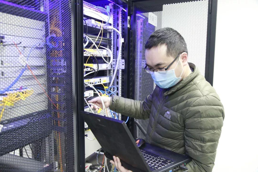 福州疫情封控期间，城市静止中的守望与温情