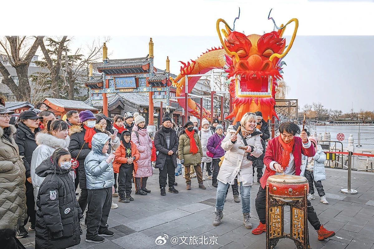 成都春节传统与现代融合之美，冷资源热度飙升