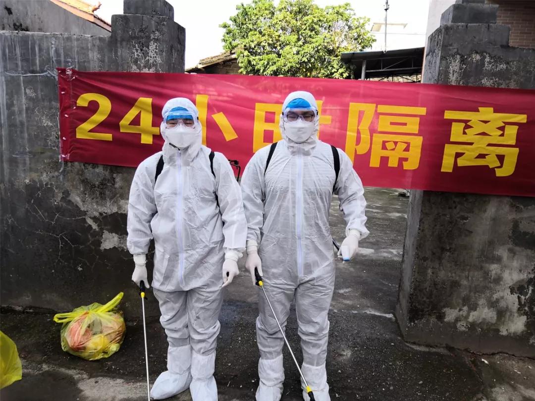 重庆与西安，疫情之下的坚韧与曙光