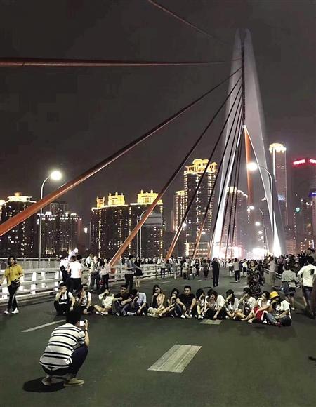 重庆官方疫情咨询热线，市民与防控中心的沟通桥梁