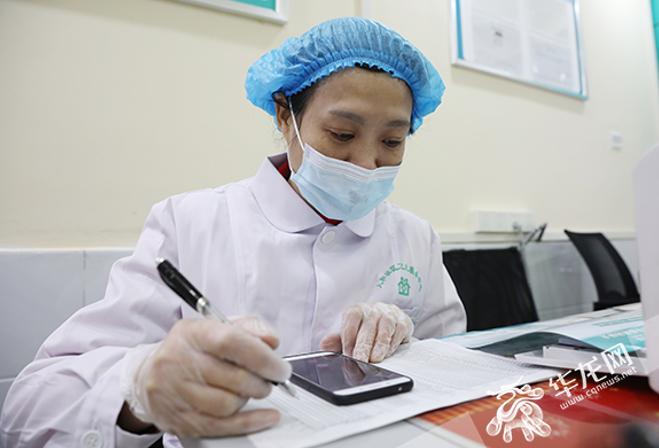 重庆疫情管控中心的坚守与担当，抗疫前线在行动