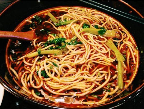 重庆市与郑州市疫情现状与应对策略探讨