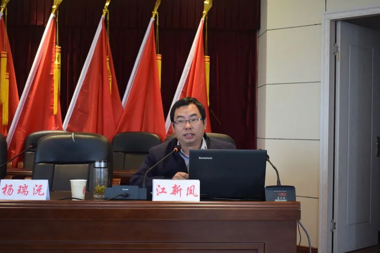 江西省住建厅江新红的领导风采与建设成就概览
