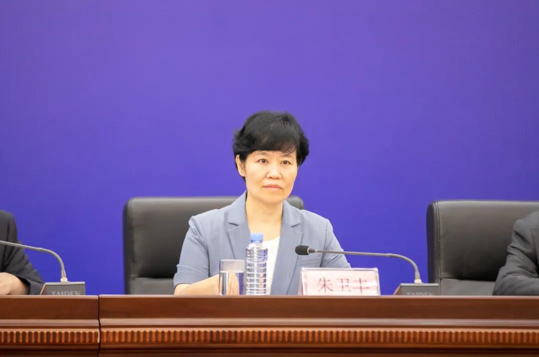 江西省疫情防控指挥中心，电话桥梁连接生命与安全