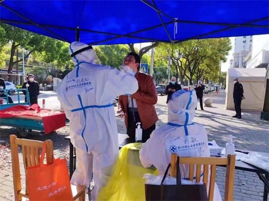 上海与杭州，疫情挑战下的城市互助与守望