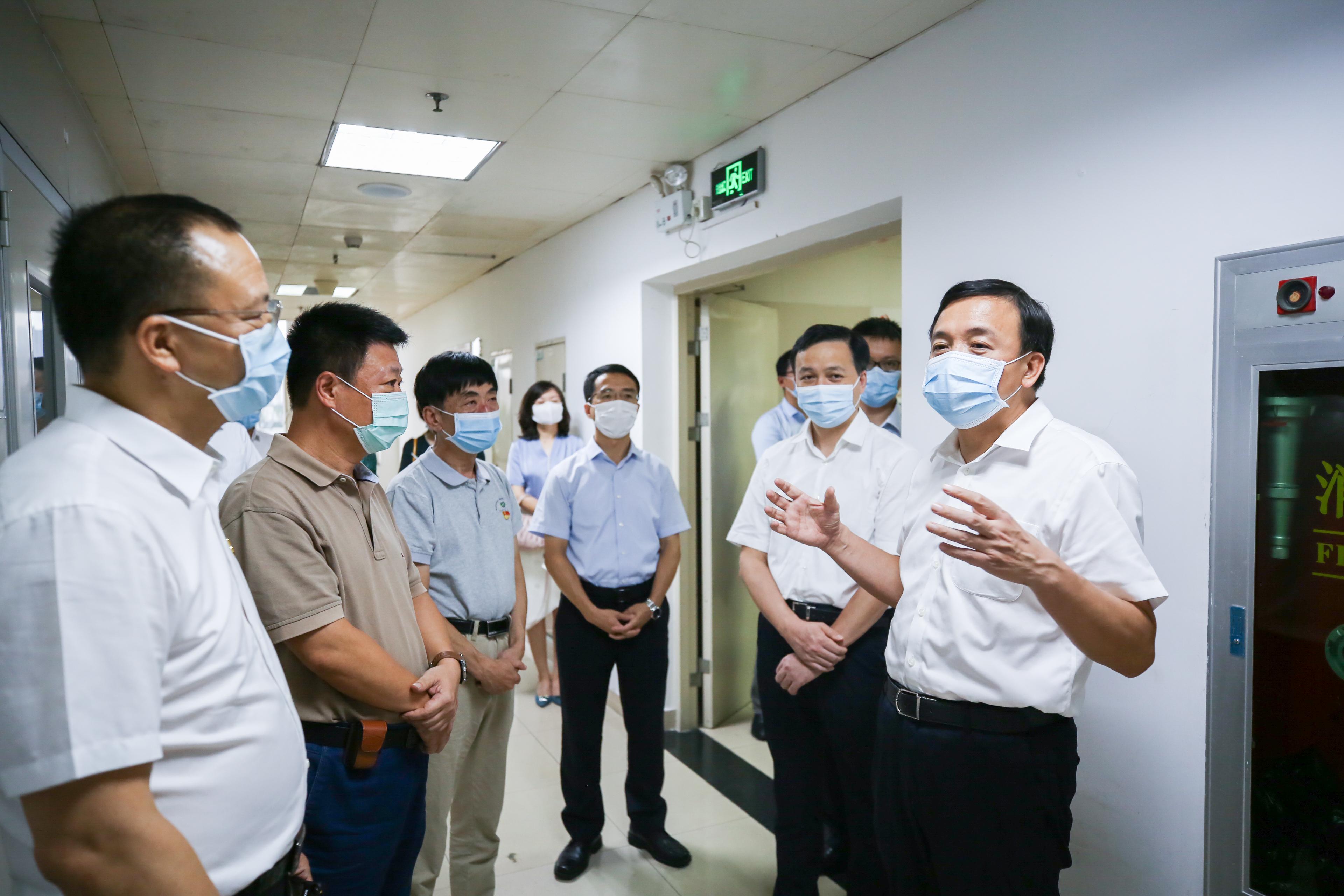 广东省疫情防控指挥部加强全面防控措施，保障人民群众健康安全通知发布