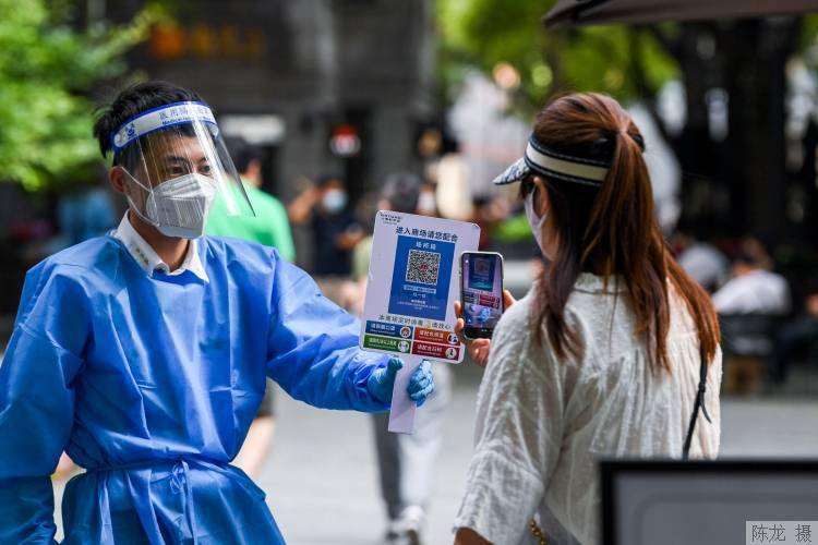 上海解封，城市复苏与防疫新常态同步前行